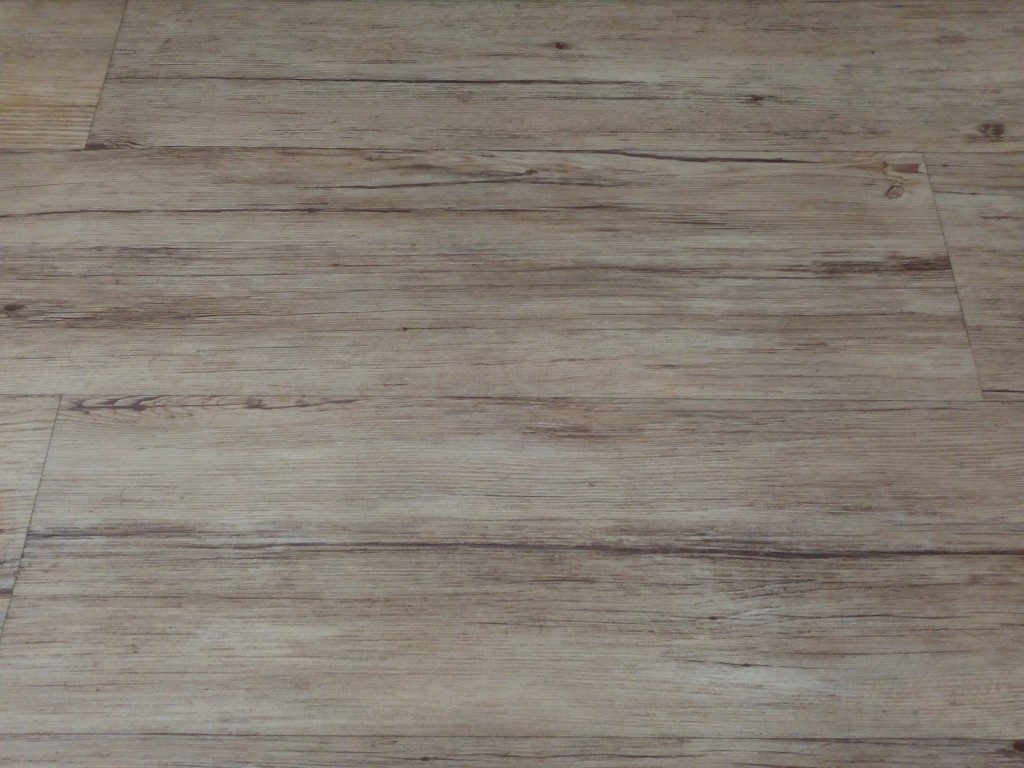 Jak vyčistit skvrny z vinylové podlahy?